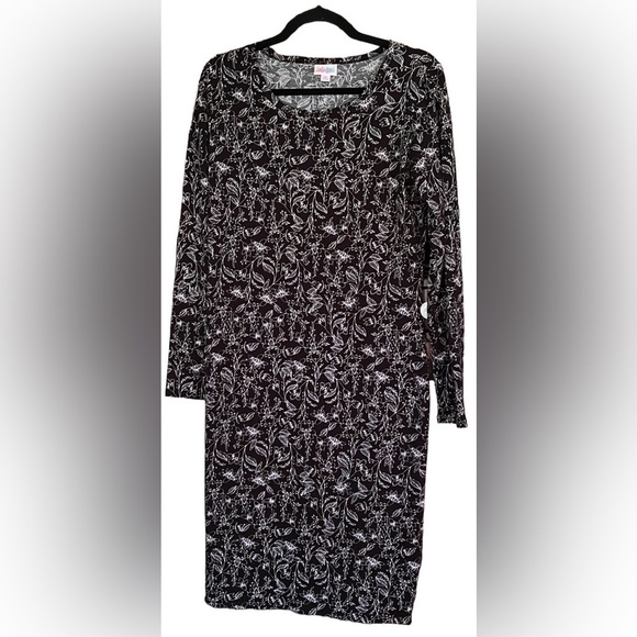 LuLaRoe Dresses & Skirts - LULAROE black and white long-sleeved paisley, knee-length dress, Size M, EUC